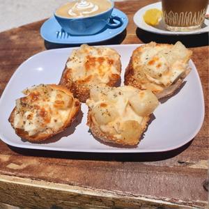 Garlic Bread with Cheese and Mushrooms