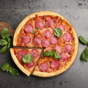 Salami Pizza